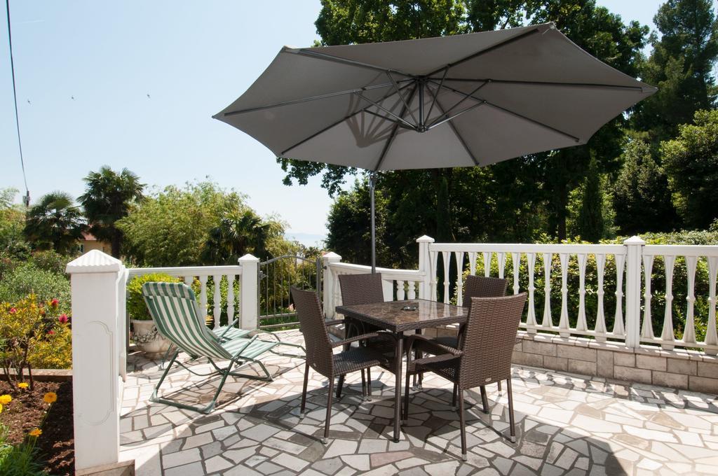 Salona Apartment *