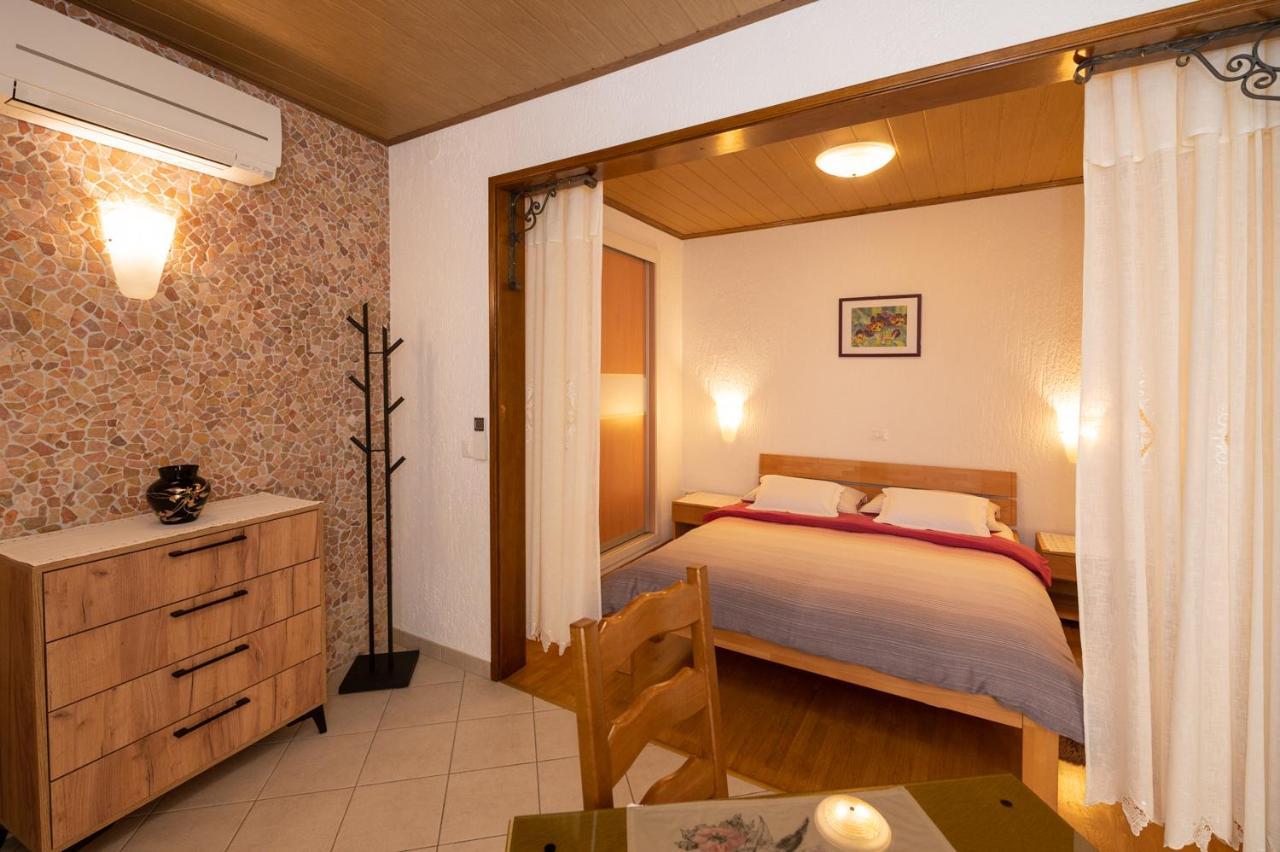 Salona Apartment *