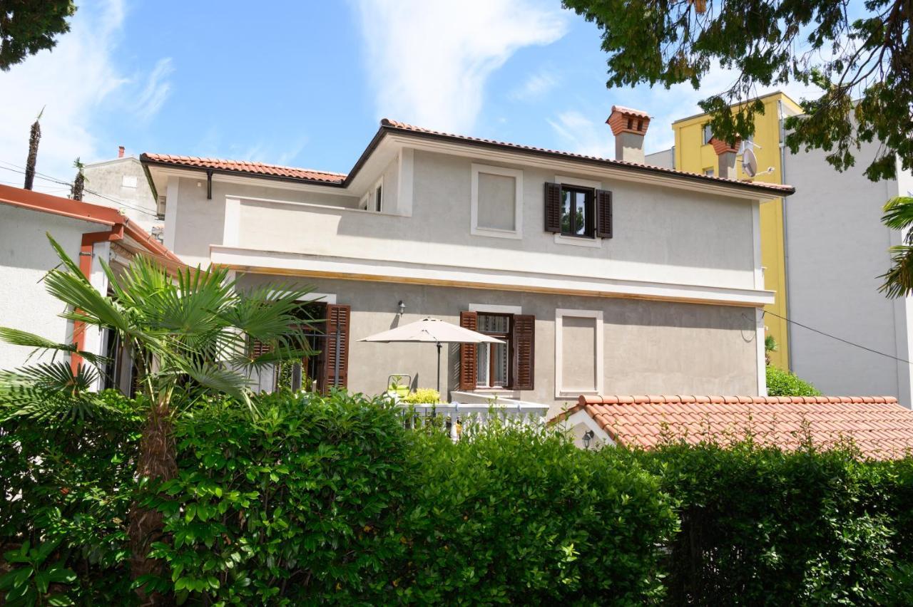 Salona Apartment *