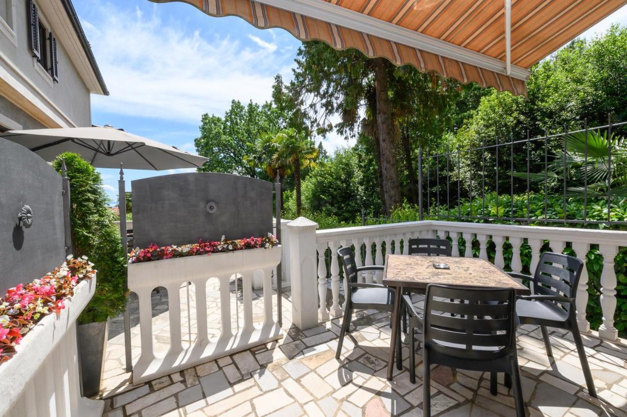 Salona Apartment *